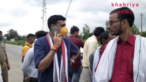 सीतापुर मे पत्रकारों ने मुख्यमंत्री को सम्बोधित ज्ञापन विधायक को दिया 