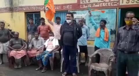 गिरिडीह जिले के गांडेय के दलदला गांव में किसानों की समस्या को लेकर धरना प्रदर्शन किया ,सरकार के बिरुद्ध जमकर नारेबाजी की  
