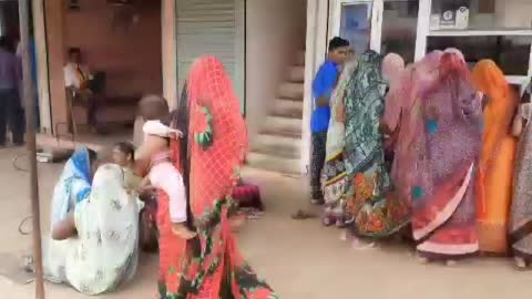 बटियागढ़ में उज्ज्वला योजना के तहत महिलाओं को मिल रही है निशुल्क गैस कनेक्शन
