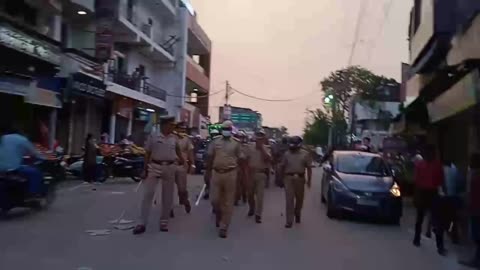 जनपद बलरामपुर के पुलिस अधीक्षक हेमंत कुटियाल के निर्देशानुसार कोतवाली नगर के प्रभारी निरीक्षक मानवेंद्र पाठक के द्वारा  नगर में पैदल गस्त किया गया