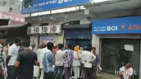 बैंकों पर उमड़ी भीड़, उड़ी कोविड प्रोटोकाल की धज्जियां l मोहन बड़ोदिया बैंक ऑफ इंडिया में नहीं हो रहा शासन की गाइडलाइन का पालन l
