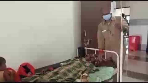 बुरहानपुर जिले के नेपानगर तहसील के बदनापुर निवासी एक युवक एक महिला को बचाते समय बाइक से स्लिप होकर हुआ घायल जिला चिकित्सालय में भर्ती