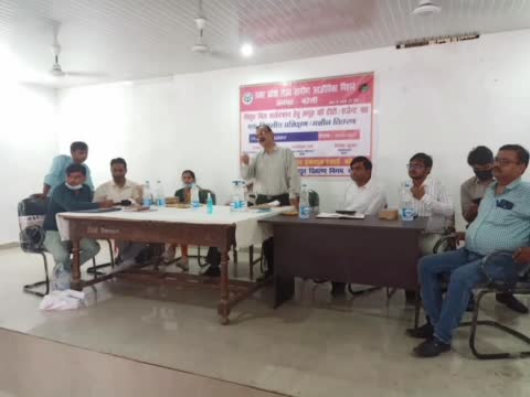 आंंवला-विकासखंड रामनगर के सभागार में बिजली एजेंटो को दिया गया प्रशिक्षण