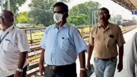 समस्तीपुर रेल मंडल के सीनियर डीएसओ ने नरकटियागंज रेलवे जंक्शन का किया निरीक्षण ।