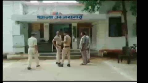अजयगढ़ पुलिस ने तहसील के  पास आम रोड पर शान्ती भंग कर रहे व्यक्ति को किया गिरफ्तार 