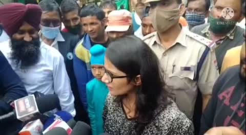 नैनीताल: आम आदमी पार्टी के मुख्यमंत्री प्रत्याशी कर्नल अजय कोठियाल के जनता संबोधन के दौरान युवती ने मंच पर काटा जमकर हंगामा