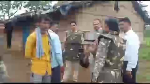 बुरहानपुर जिले की नेपानगर तहसील के चांदनी बोरसल लूट के आरोपी को पकड़ने के लिए पुलिस टीम का पहुंचा हमला चिड़िया पानी के जंगल