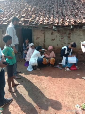अनुपपुर, कोविड टीका से वंचित लोगों को टीकाकृत करने घर-घर व खेतों में पहुंच रही जिला प्रशासन की टीम