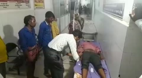 Sitapur news:- लहरपुर नगर के मोहल्ला बेहटी में अज्ञात कारणों के चलते एक युवक ने लगाई फांसी गम्भीर हालत में जिला अस्पताल रेफर