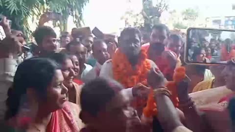 बलरामपुर सदर विधायक पलटू राम बनाए गए राज्यमंत्री उन्होंने आज बलरामपुर में पहुंचकर उनके कार्यकर्ताओं द्वारा भव्य स्वागत किया गया भव्य स्वागत के दौरान 