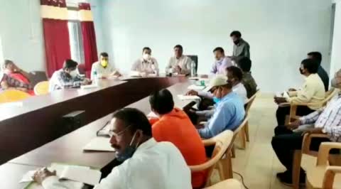 आयुष मंत्री कावरे ने परसवाड़ा में ली अधिकारी कर्मचारियों की बैठक,कहा-आदर्श ग्राम के रूप में करे विकसीत