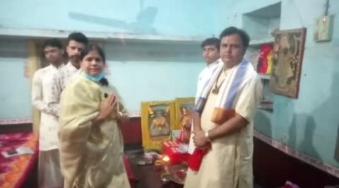 भागवत कथा के अवसर पर राधा गोविंद मंदिर निरसा में कलश यात्रा का आयोजन