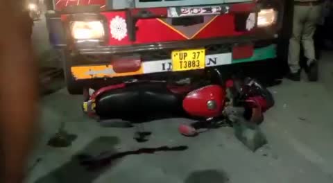 ट्रक की टक्कर से बाइक चालक गंभीर रूप से घायल, हरदोई रिफर  