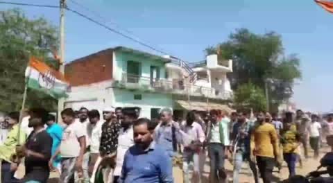 कांग्रेस द्वारा ग्रामीण क्षेत्र निवार जरवाहि के गाँव में विकास मुद्दे को लेकर किया  प्रदर्शन