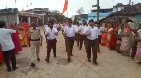 विजयदशमी के उपलक्ष्य में आज सीतापुर में RSS का किया गया पद संचलन