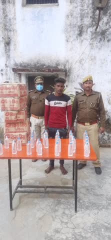 महराजगंज: निचलौल थाना क्षेत्र में नेपाली शराब के साथ दो लोग गिरफ्तार, पुलिस ने किया चालान।