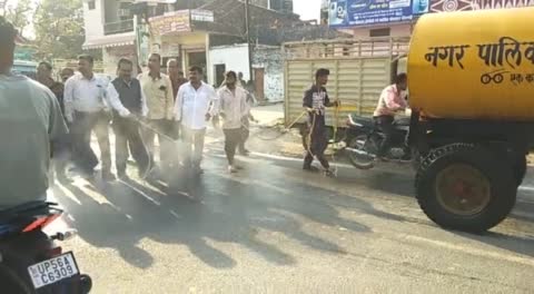 महराजगंज नौतनवा नगर पालिकाध्यक्ष गुड्डू खान ने पूरे नगर में कराया साफ सफाई