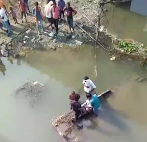 संत कबीर नगर:मुखलिसपुर कवटैहिया गांव निवासी युवक कुआनो नदी में गिर कर गंभीर रूप से हुआ घायल हालत गंभीर ,जिला हॉस्पिटल रेफर