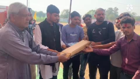 विधायक राम सिंह परिहार के बेटे देवराज सिंह परिहार के द्वारा ग्राम की किंद्रहो में आयोजित क्रिकेट टूर्नामेंट में सम्मिलित हुए।