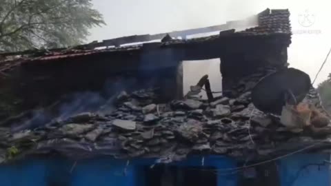 ग्राम सतपारा में राजेंद्र पिता कुंदन अहिरवार के मकान में भीषण आग लगने से मकान जलकर राख, आग लगने से घर का सामान जला  पथरिया क्षेत्र के ग्राम सतपारा में