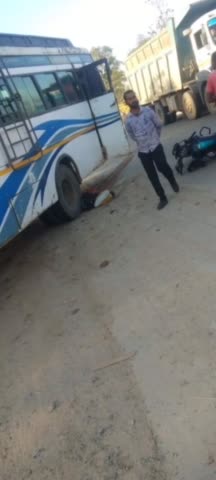 तेज रफ्तार राजधानी यात्री बस ने सीतापुर मंगारी NH43 पर मारी ठोकर 1 महिला की मौत 2 घायल सीतापुर स्वास्थ्य केंद्र में उपचार जारी