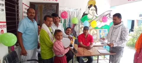 माधौगढ़ अमखेडा में कन्या प्राथमिक विद्यालय में परीक्षाफल वितरण एवं पुरस्कार वितरण समारोह का आयोजन किया गया 