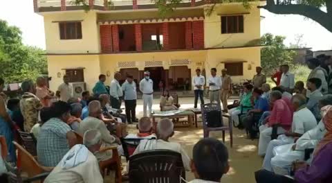बस्ती जिले के भेलवाल गांव में जिला अधिकारी ने लगाई चौपाल स्वामित्व योजना के बारे में ग्रामीणों को किया जागरूक 
