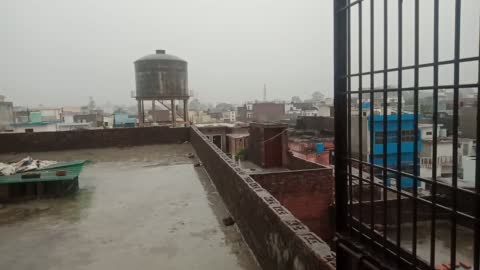 बस्ती जिले के भानपुर क्षेत्र में हो रहा तेज बारिश सुबह से शुरू हुआ लगभग 1 घंटे तक तेज बारिश हुआ।