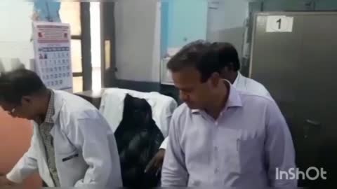 झांसी: जिलाधिकारी झांसी रविंद्र कुमार ने किया जिला अस्पताल का औचक निरीक्षण