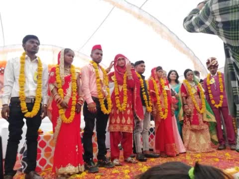 झांसी: बुंदेलखंड महाविद्यालय में उत्तर प्रदेश सरकार के द्वारा  आयोजित सामूहिक विवाह सम्मलेन एमएलसी रमा   निरंजन हुई शामिल दिया वर वधू को आशीर्वाद