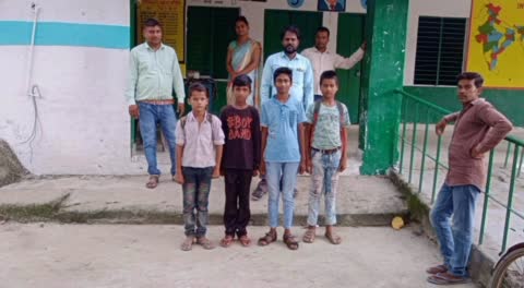 सुल्तानपुर:जवाहर नवोदय विद्यालय में छात्र के चयन से खुशी,शिक्षकों ने दी बधाई