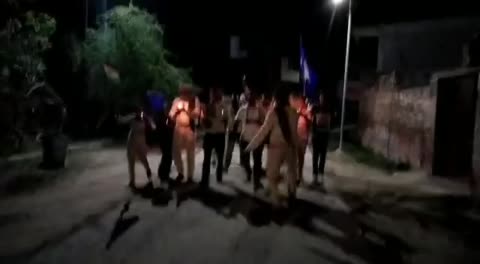 राजस्थान में हुई घटना के बाद यूपी के कानपुर देहात में भी लोगों में फूटा गुस्सा हाथ में कैंडल लेकर गहलोत सरकार मुर्दाबाद के लगाए नारे
