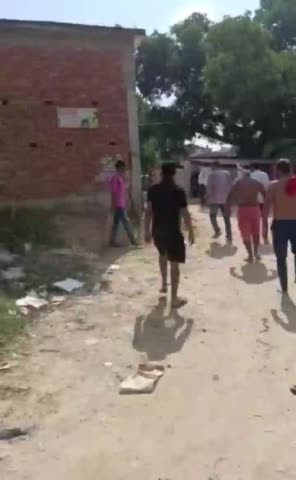 सन्तकबीरनगर जिले के ख़लीलाबाद कोतवाली के बघौली चौकी के बगल में जमीनी प्रकरण को लेकर निकला रिव्सलवर मचा हड़कम्प पुलिस ने दर्ज किया मुकदमा ।