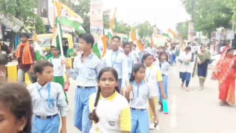 सन्तकबीरनगर जिले के गंगादेवी कपिलदेव तिवारी महाविद्यालय और उदया इंटरनेशन एकेडमी के छात्र छात्राओं ने ख़लीलाबाद नगर में निकाला तिरंगा यात्रा ।।