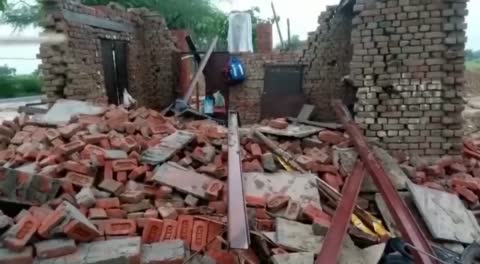 शिकारपुर के मोमरेजपुर में बरसात में गिरा मकान में दबने से महिला की मौत