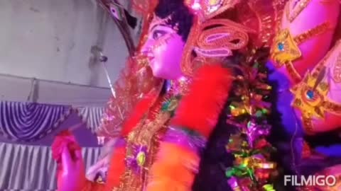 गोंडा:सरकांड पंचायत में शारदीय नवरात्र के पंचमी तिथि पर ग्राम प्रधान के द्वारा दुर्गा माता की आंखों की पट्टी खोली गई श्रद्धालुओं की उमड़ी भीड़ 