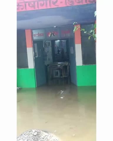 डिबाई सबरजिस्ट्रार ऑफिस बना तालाब, सरकारी रिकॉर्ड के क्षतिग्रस्त होने की आशंका, दूसरे दिन भी जारी रहा बारिश का कहर
