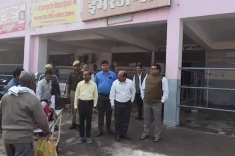 सिद्धार्थनगर जिलाधिकारी संजीव रंजन द्वारा माधव प्रसाद त्रिपाठी राजकीय मेडिकल कालेज का किया गया निरीक्षण ।