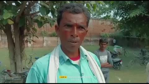 बाढ़ पीड़ितों को बाटी गई बाढ़ राहत सामग्री बाढ़ राहत सामग्री वितरित की गई ब्लाक शिवपुर एकगारा गांव 