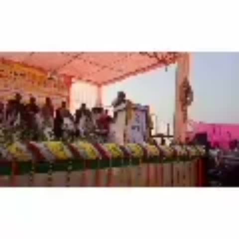 जल शक्ति मंत्री स्वतंत्र देव सिंह ने किसानों के सब्जियों के प्रजातियों एवं फसलो के बारे में जानकारी लेते हुए परशुरामपुर गांव में जनसभा को किया संबोधित