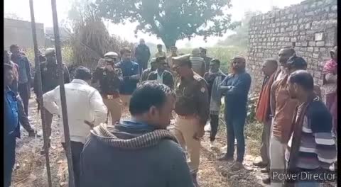 चित्रकूट मानिकपुर तहसील के थाना रैपुरा क्षेत्र के गांव रैपुरा में महिला पर जमीन कब्जा करने का लगा आरोप पीड़ित की शिकायत पर मौके में पहुंची पुलिस