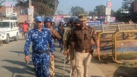 सिद्धार्थनगर त्रिलोकपुर पुलिस के साथ रैपिड एक्शन फोर्स ने थाना क्षेत्र के विभिन्न स्थानों पर किया मार्च
