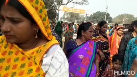 गोंडा:महाशिवरात्रि के पर्व पर पृथ्वीनाथ मंदिर पर श्रद्धालुओं के द्वारा जलाभिषेक करने के लिए उमड़ा जनसैलाब सुरक्षा में पुलिस मुस्तैद