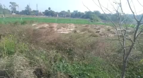 ग्राम पंचायत पूरा राय के कस्बा इंदरगढ़ में इस तरह से टूटा कुश रोड जिसमें ग्राम गांधीनगर के ग्रामीणों को काफी दिक्कत का सामना उठाना पड़ रहा है
