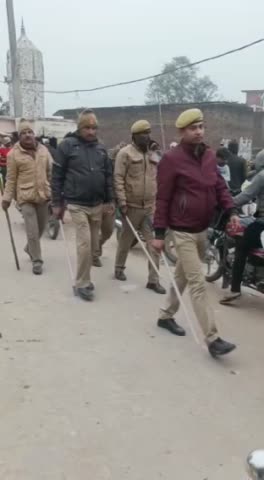 सिद्धार्थनगर त्रिलोकपुर पुलिस द्वारा थाना क्षेत्र में शांति व्यवस्था को लेकर सोहना में किया गया पैदल गस्त।