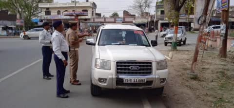 सिद्धार्थनगर इटवा सहित जिले में यातायात नियमों का उल्लंघन करने वाले 29 वाहनों से पुलिस ने वसूल किया ₹32500 का शमन शुल्क