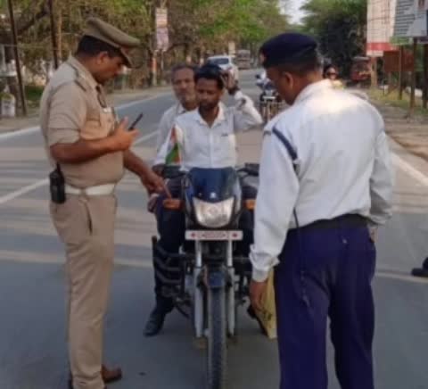 सिद्धार्थनगर इटवा सहित जिले में यातायात नियमों का उल्लंघन करने वाले 47 वाहनों ₹44500 का वसूल किया गया शमन शुल्क