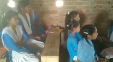 सिद्धार्थनगर लखनऊ से आई 1090 की टीम ने कृष्णा पब्लिक स्कूल में छात्राओं को नुक्कड़ नाटक के माध्यम से सोहदों व मनचलों से निपटने के तरीके