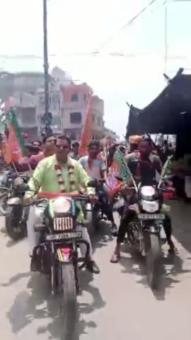 डिबाई विधायक चंद्रपाल सिंह लोधी ने निकाय चुनाव में, भाजपा प्रत्याशी अरुण कुमार ठेकेदार के लिए, बाइक रैली निकालकर भाजपा के लिए मांगा वोट
