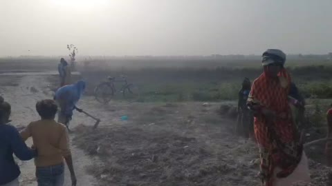 ग्रामपंचायत जिगना में उड़ाई जा रही बाल श्रम की धज्जियां नाबालिक बच्चों से कराया जा रहा मिटटी कार्य